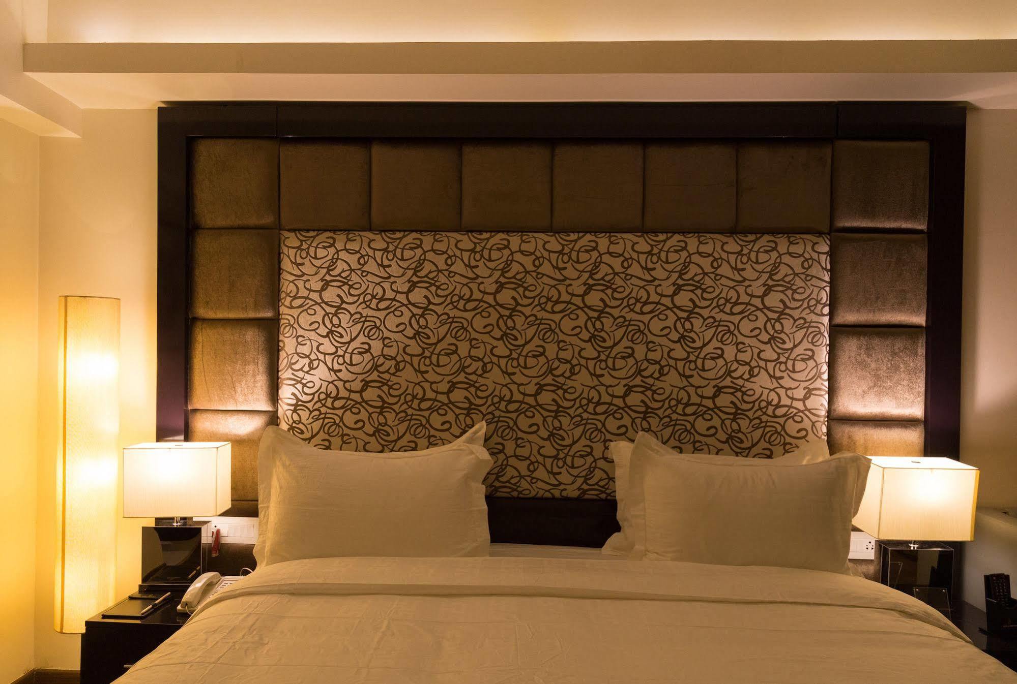 Hotel Oxina Lygon Tiruchirappalli Exterior photo
