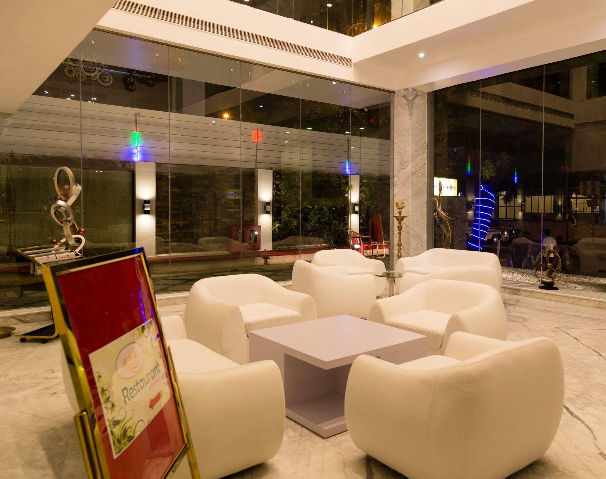Hotel Oxina Lygon Tiruchirappalli Exterior photo