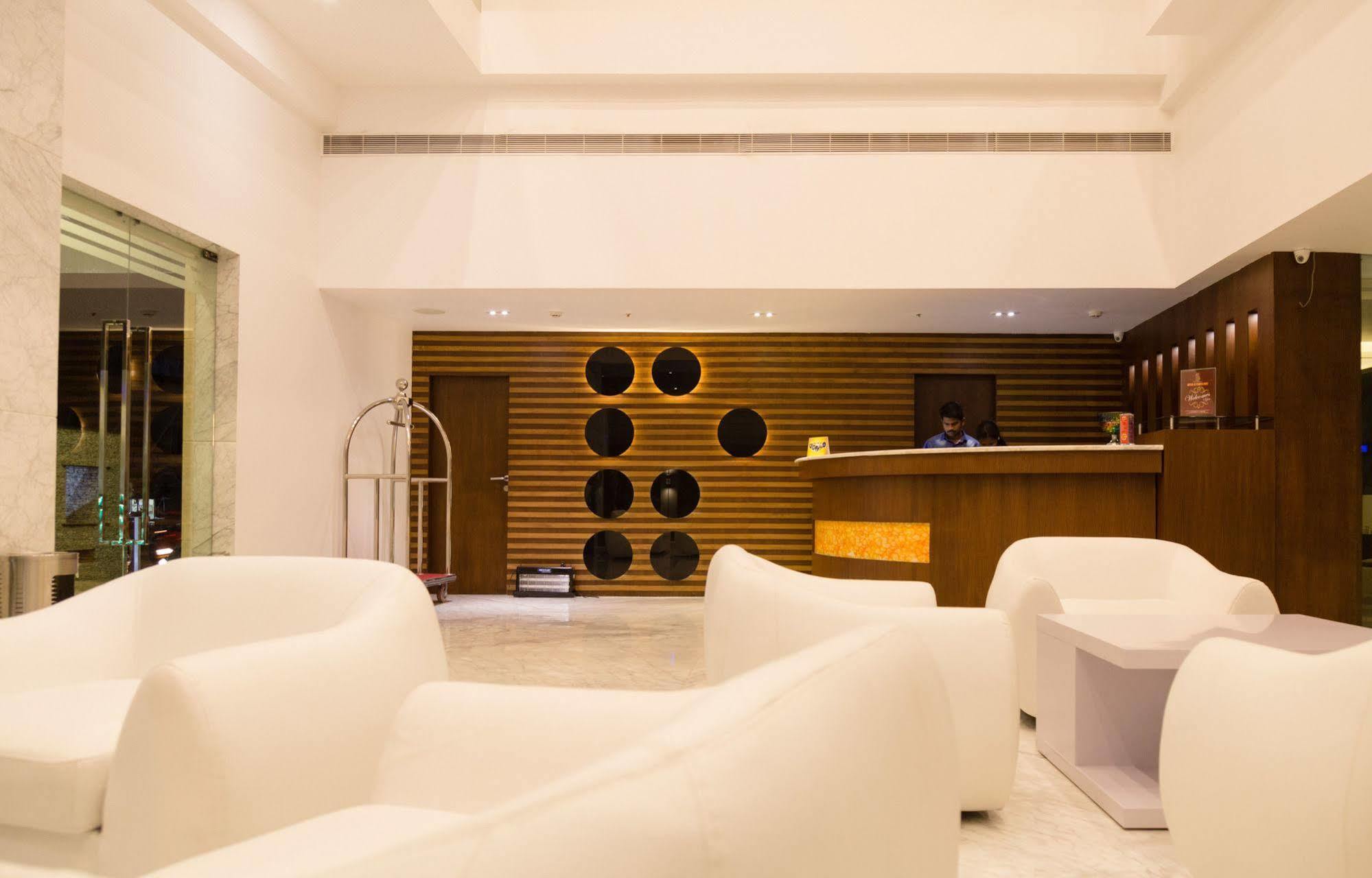 Hotel Oxina Lygon Tiruchirappalli Exterior photo